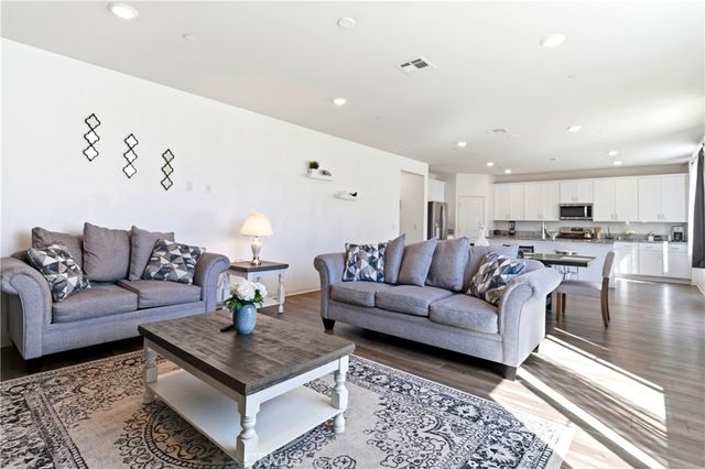 15594 Raptor, Moreno Valley, CA 92551