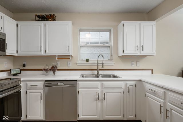 8136 Maple Stream Lane, Indianapolis, IN 46217