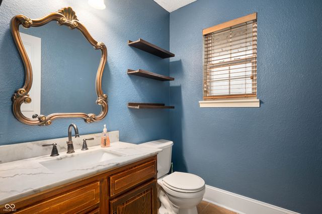 8136 Maple Stream Lane, Indianapolis, IN 46217