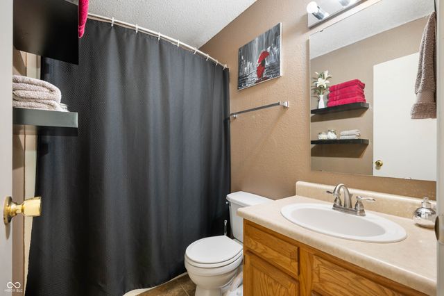 8136 Maple Stream Lane, Indianapolis, IN 46217