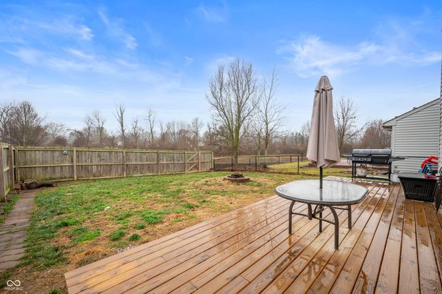 8136 Maple Stream Lane, Indianapolis, IN 46217