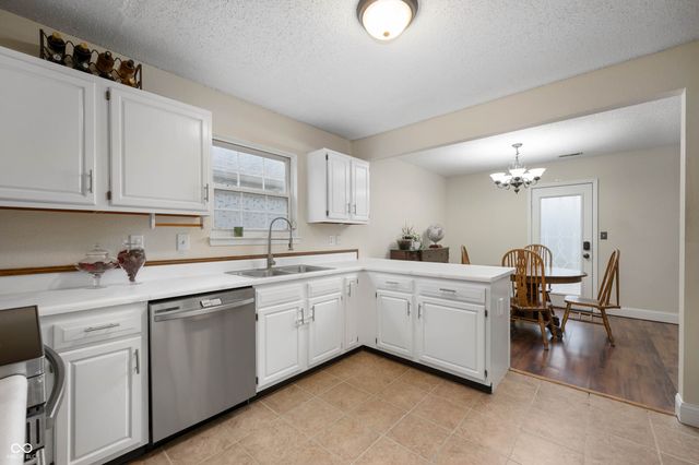 8136 Maple Stream Lane, Indianapolis, IN 46217