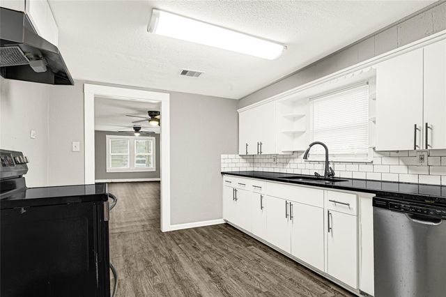 6218 Woodrow Street, Texas City, TX 77591