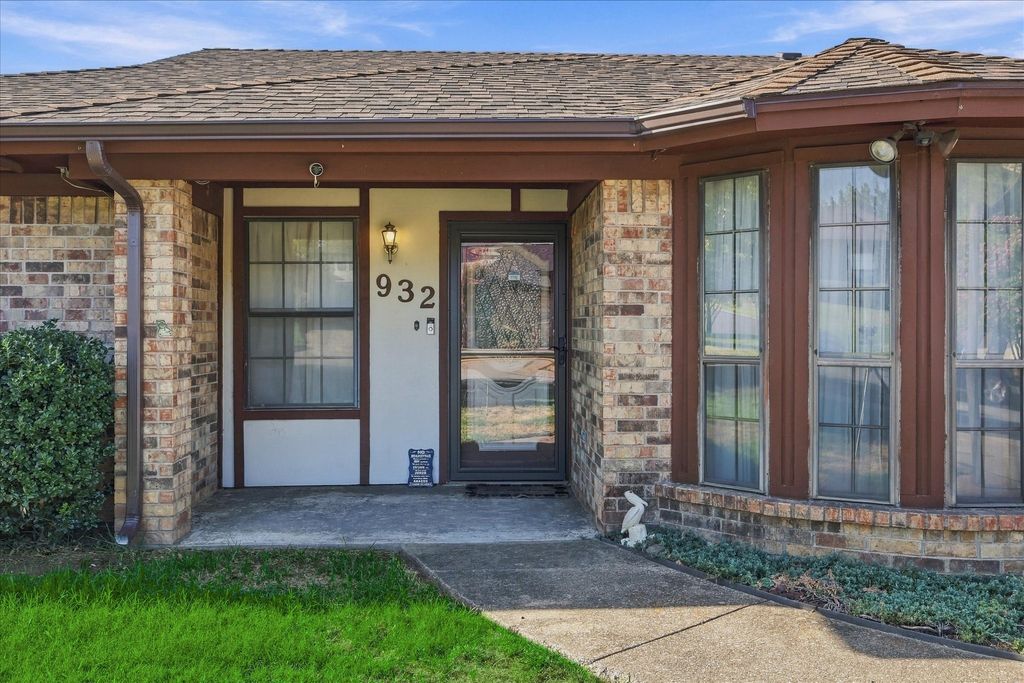 932 Clear View, Bedford, TX 76021 — photo 3