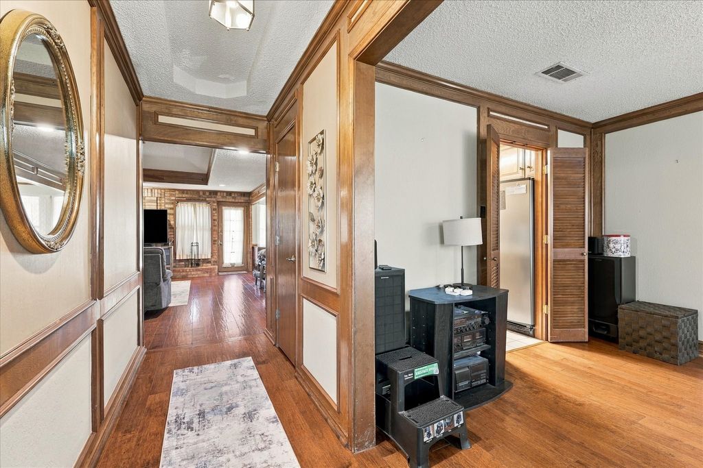 932 Clear View, Bedford, TX 76021 — photo 5