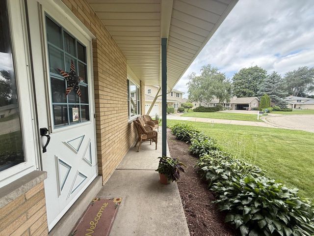 607 Poppy STREET, Oconomowoc, WI 53066
