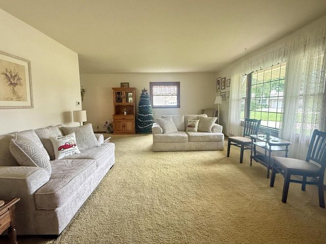 607 Poppy STREET, Oconomowoc, WI 53066