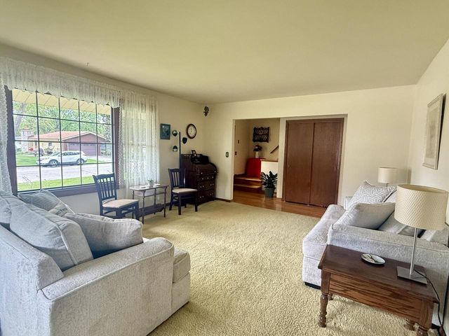 607 Poppy STREET, Oconomowoc, WI 53066