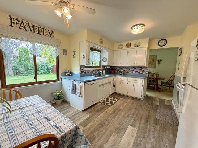 607 Poppy STREET, Oconomowoc, WI 53066