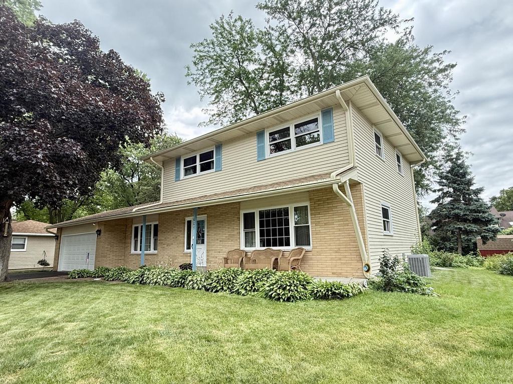 607 Poppy STREET, Oconomowoc, WI 53066