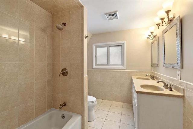 101 Elmcrest Road 101, North Andover, MA 01845