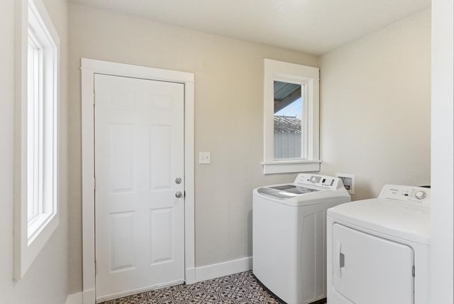 613 E 9th Ave, Spokane, WA 99202