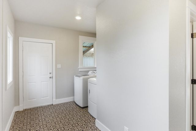 613 E 9th Ave, Spokane, WA 99202