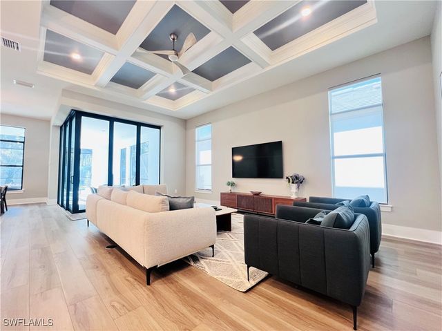 9124 Raintree ST, Naples, FL 34114