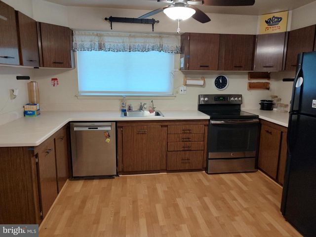 420 LAMBERTON DR, Silver Spring, MD 20902