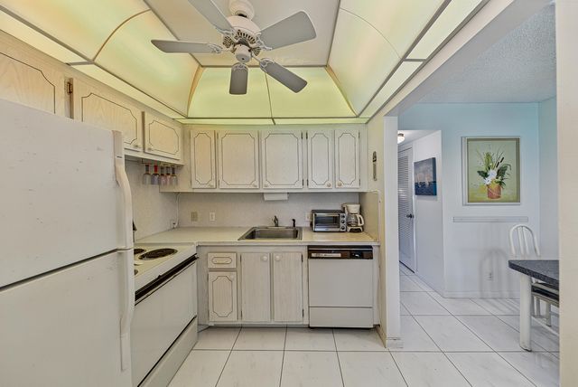 50 Suffolk B 50, Boca Raton, FL 33434