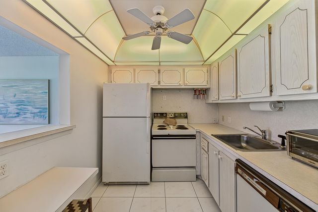 50 Suffolk B 50, Boca Raton, FL 33434