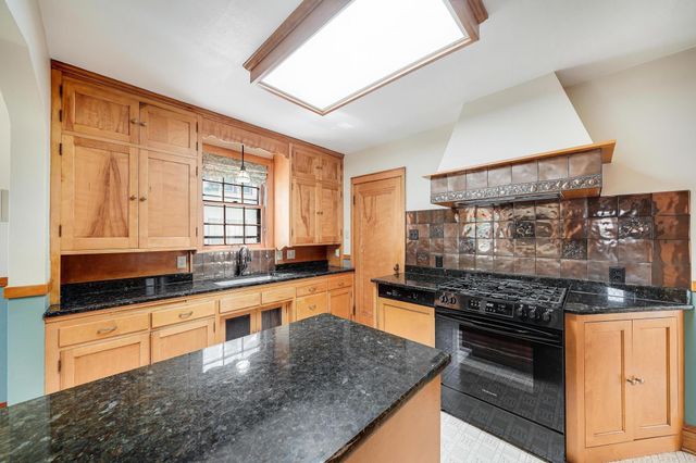 1525 Asbury Street, Saint Paul, MN 55108