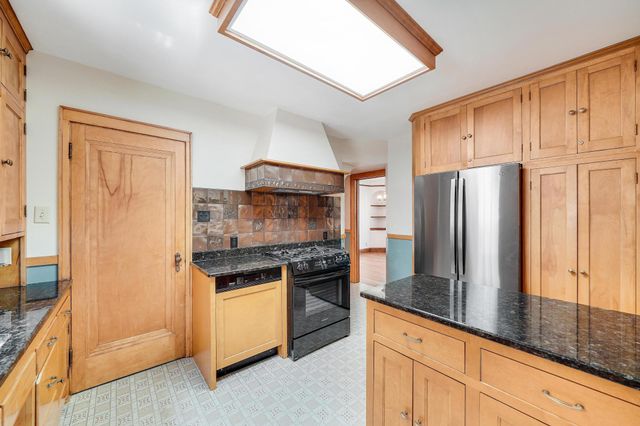 1525 Asbury Street, Saint Paul, MN 55108