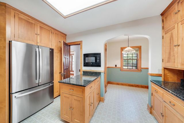 1525 Asbury Street, Saint Paul, MN 55108