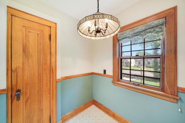 1525 Asbury Street, Saint Paul, MN 55108