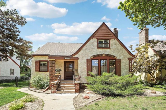 1525 Asbury Street, Saint Paul, MN 55108