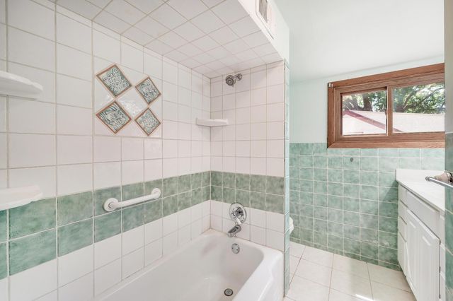 1525 Asbury Street, Saint Paul, MN 55108