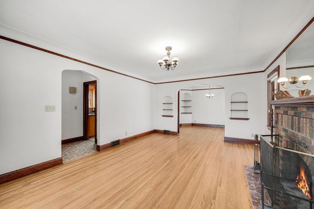 1525 Asbury Street, Saint Paul, MN 55108