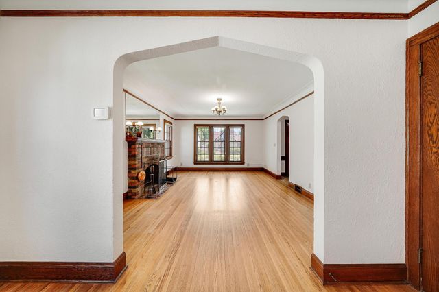 1525 Asbury Street, Saint Paul, MN 55108