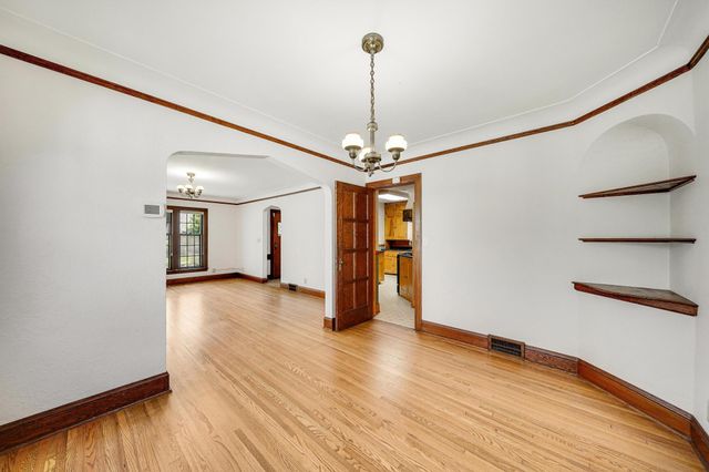 1525 Asbury Street, Saint Paul, MN 55108