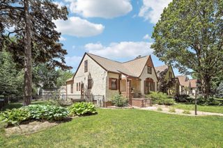 1525 Asbury Street, Saint Paul, MN 55108