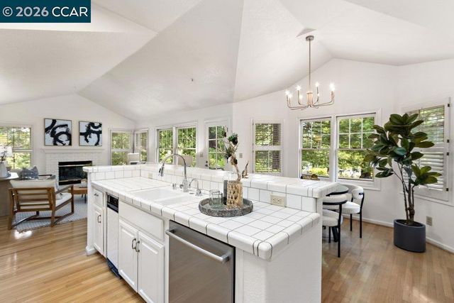 1901 Lakeshire Dr, Walnut Creek, CA 94595