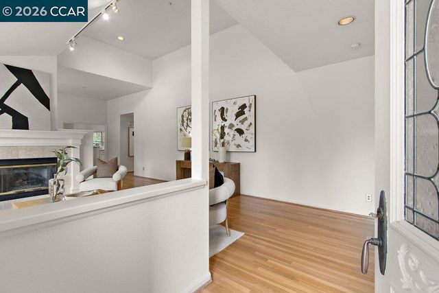 1901 Lakeshire Dr, Walnut Creek, CA 94595