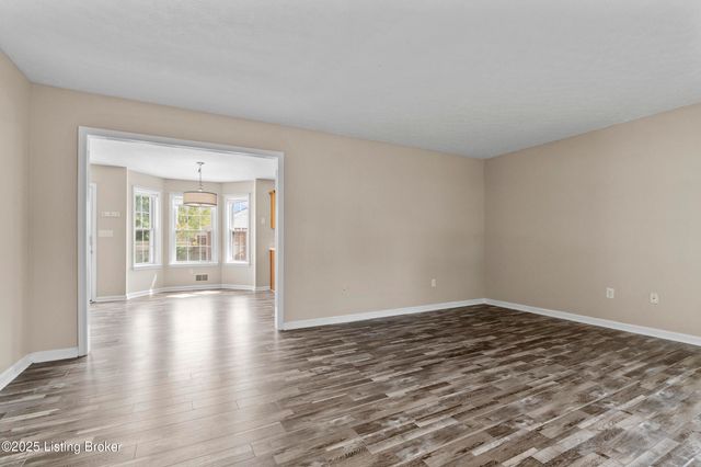 11703 Sun Beam Ct, Louisville, KY 40272