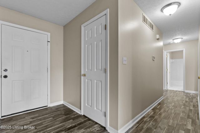 11703 Sun Beam Ct, Louisville, KY 40272