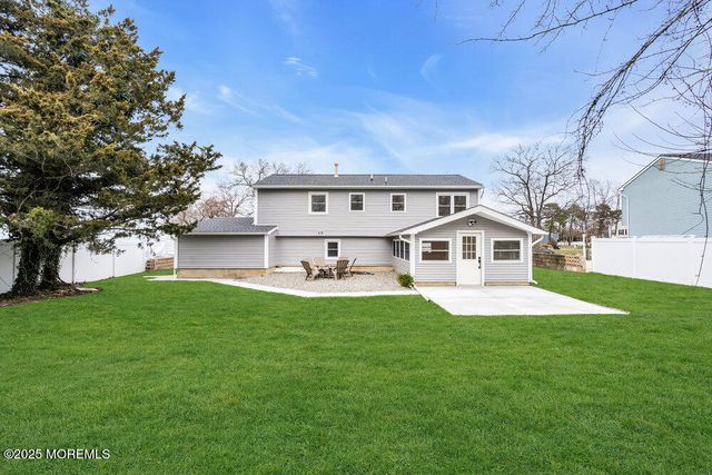 107 Oak Hill Drive, Toms River, NJ 08753