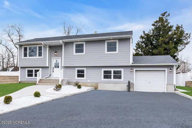 107 Oak Hill Drive, Toms River, NJ 08753