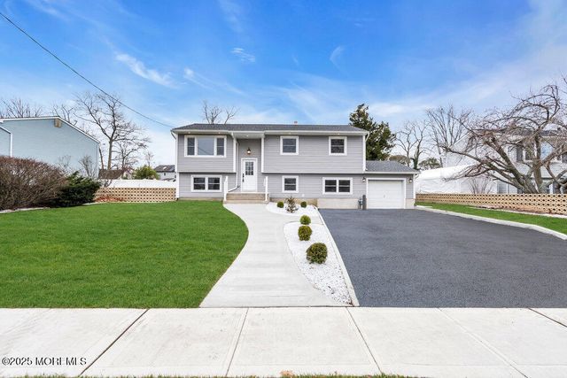 107 Oak Hill Drive, Toms River, NJ 08753