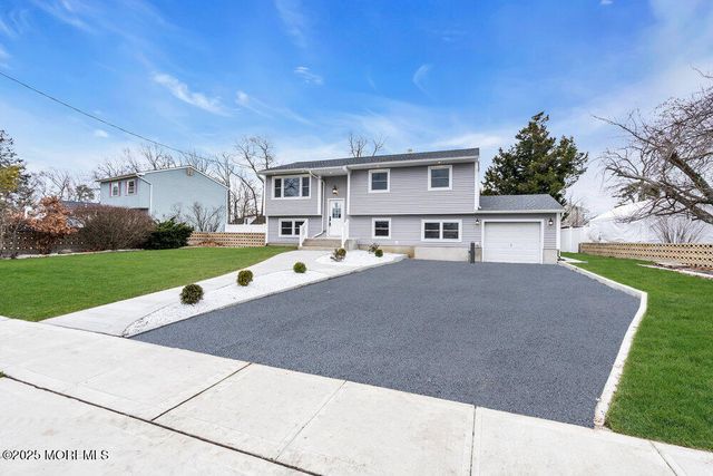 107 Oak Hill Drive, Toms River, NJ 08753