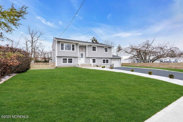 107 Oak Hill Drive, Toms River, NJ 08753