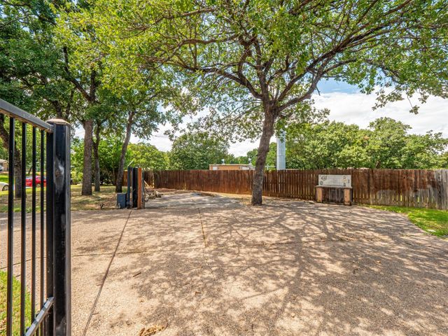 5809 Ridge Drive, Arlington, TX 76016