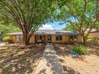 5809 Ridge Drive, Arlington, TX 76016