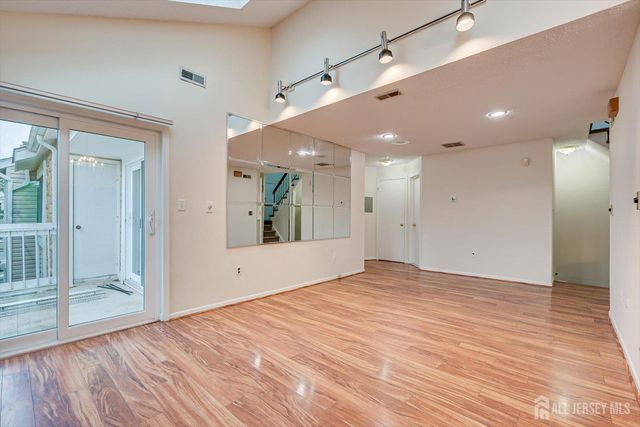 2 Farnham Square, Sayreville, NJ 08859