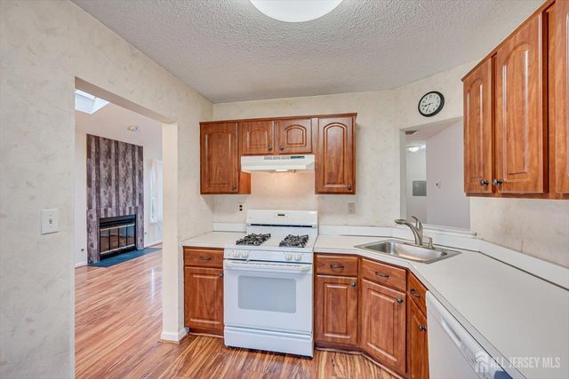 2 Farnham Square, Sayreville, NJ 08859