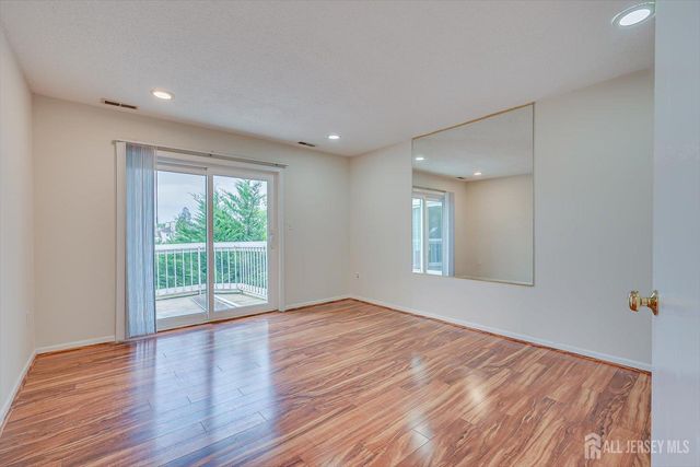 2 Farnham Square, Sayreville, NJ 08859