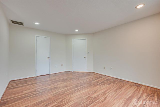2 Farnham Square, Sayreville, NJ 08859