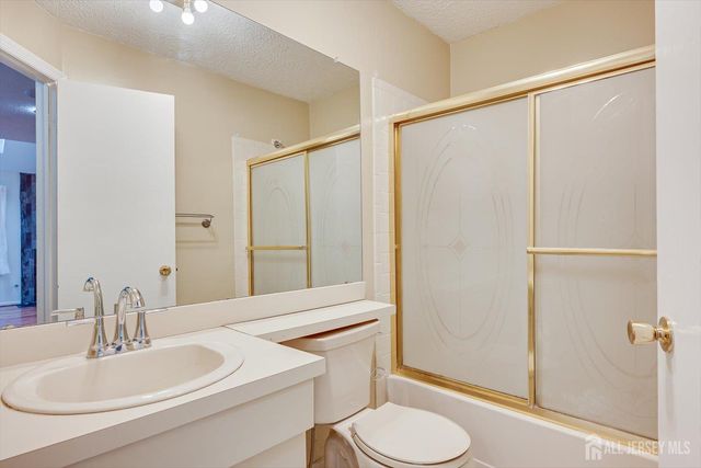 2 Farnham Square, Sayreville, NJ 08859