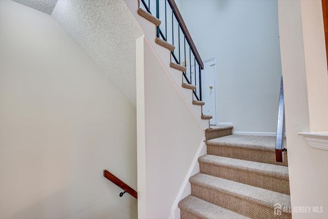 2 Farnham Square, Sayreville, NJ 08859