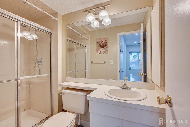 2 Farnham Square, Sayreville, NJ 08859