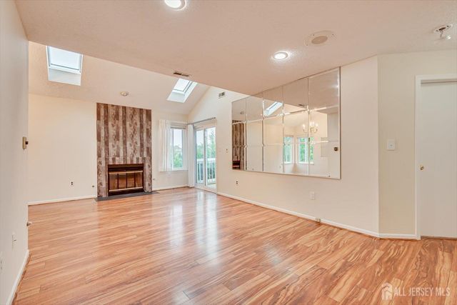 2 Farnham Square, Sayreville, NJ 08859